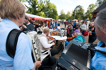 Buskspel på Korrö Folkmusikfestival 2007  foto - Christer Folkesson